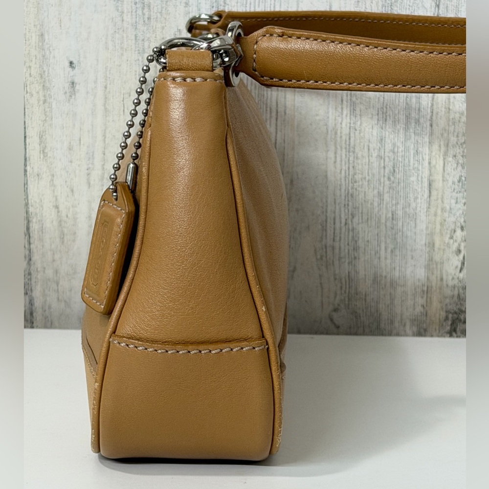 Vintage Coach Demi Tan Leather Shoulder Bag - Picture 4 of 8